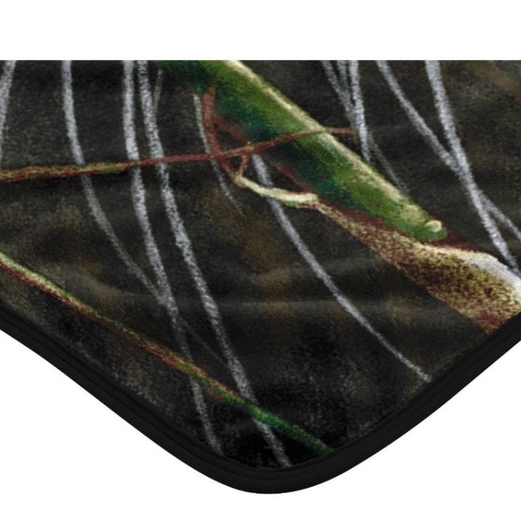 Watching & Waiting  White Tiger Everwild Plush Throw. - Picture 4 of 6